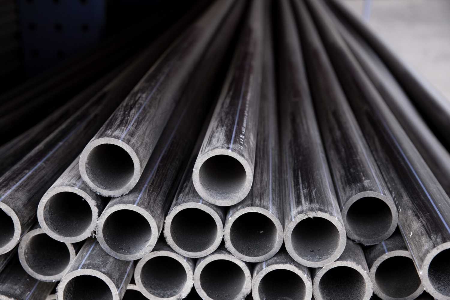 Carbon Steel vs Stainless Steel Pipes: Key Differences